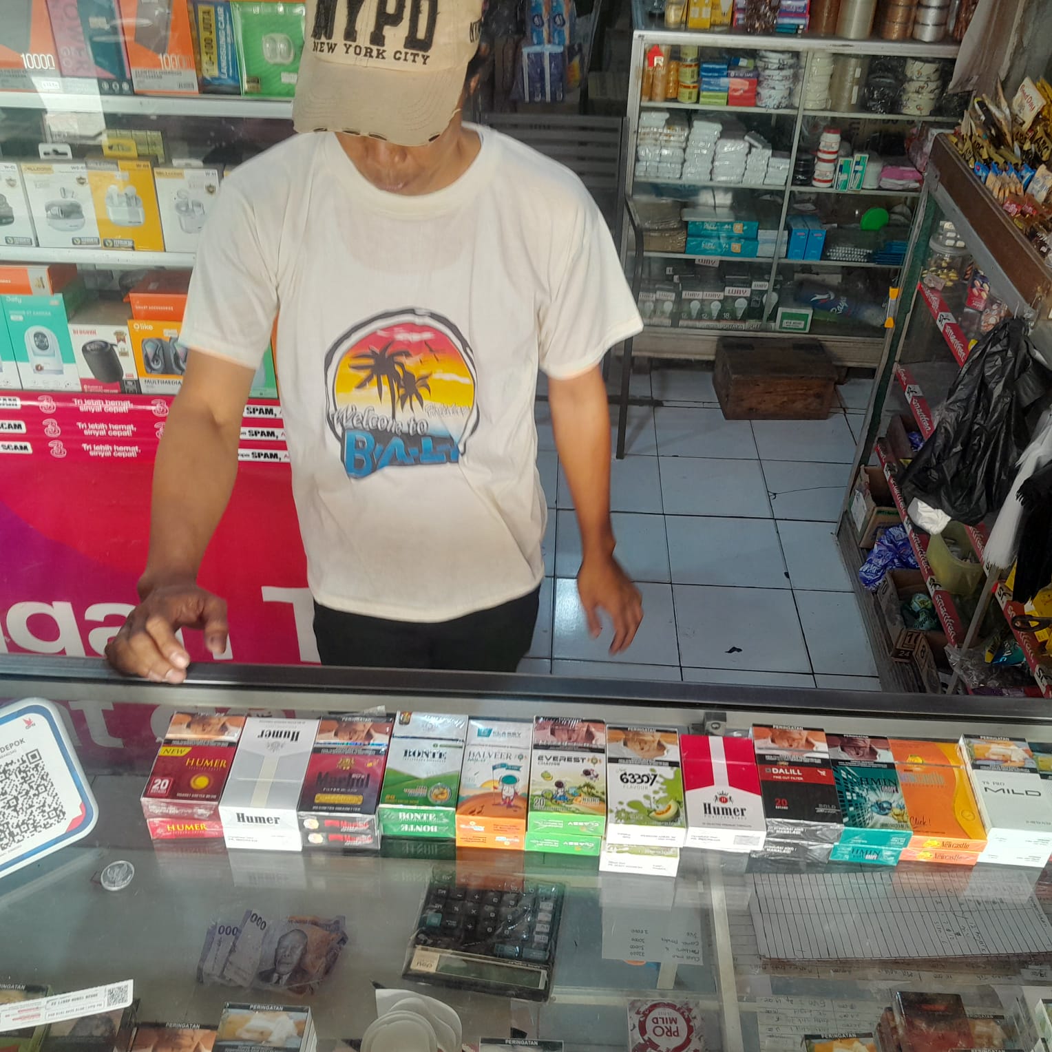 DIDUGA MARAK PENJUALAN ROKOK ILEGAL DI CITAYAM, WARUNG MILIK RASKIM DILAPORKAN KE BEA CUKAI DAN POLDA JABAR