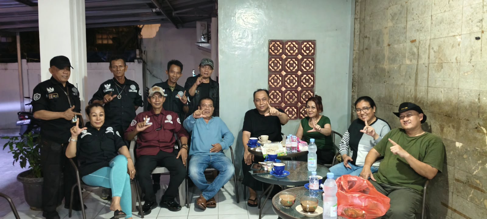 Pertemuan Dengan EO bapak daeng , ketua DPC jakarta timur Bapak Abdul Gopur dan ketum Gus Robi , Jelang HUT LIN ke-9, Gus Robi Kumpulkan Kekuatan: Persiapan Acara Mulai Dimatangkan.