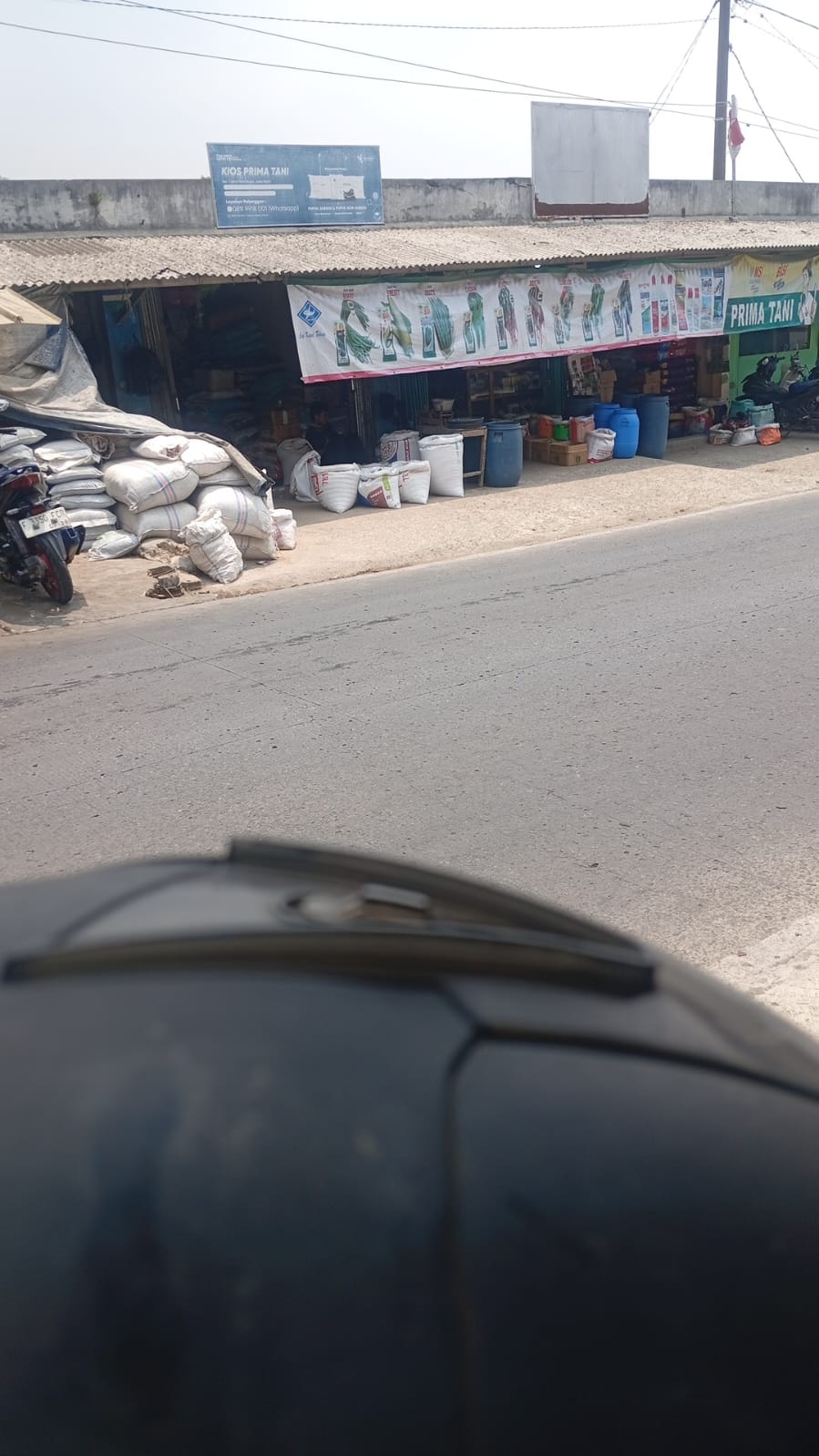 DIDUGA TOKO PUPUK DI CIJERUK JUAL PUPUK BERSUBSIDI DI ATAS HARGA YANG DITETAPKAN PEMERINTAH, WARGA MINTA APH BERTINDAK