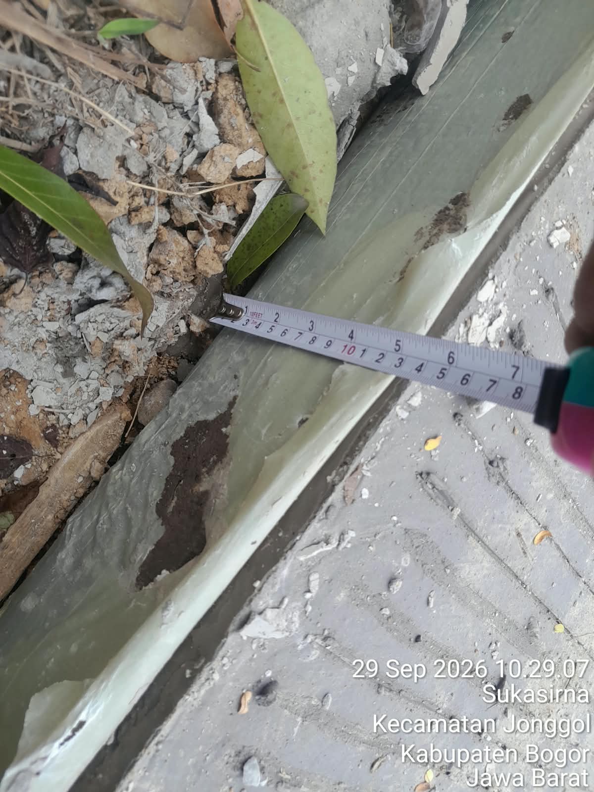 KADES SUKANAGARA SEKALIGUS KETUA APDESI KECAMATAN JONGGOL BUNGKAM SAAT DIKONFIRMASI PROYEK JALAN PISEW